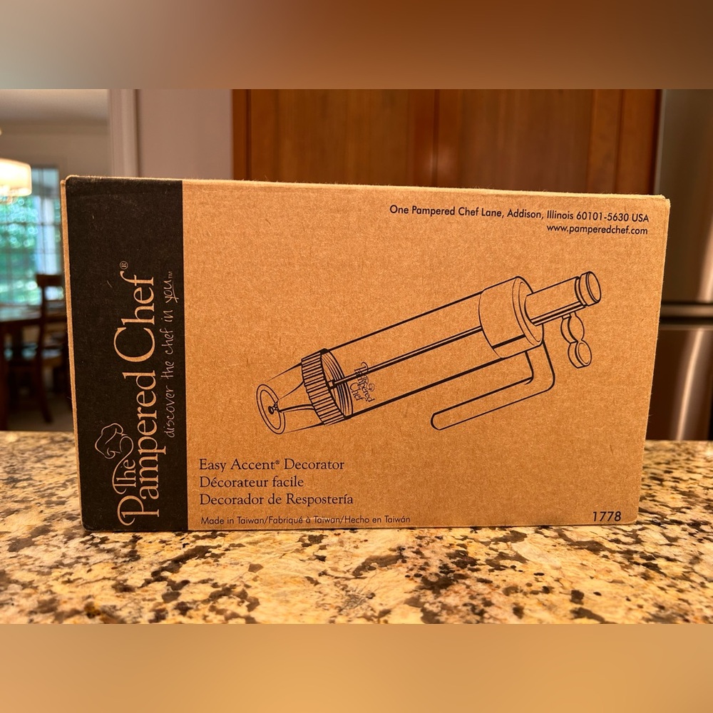 Pampered Chef Easy Accent Decorator